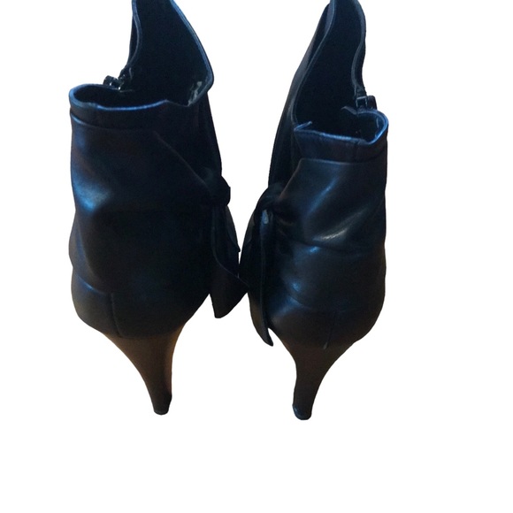 EUC Gianni Bini Zip-up Black Leather Booties with sexy bow on each side - Picture 6 of 11